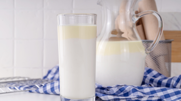 Read more about the article Raw Milk For Skin And Hair: The Complete Guide